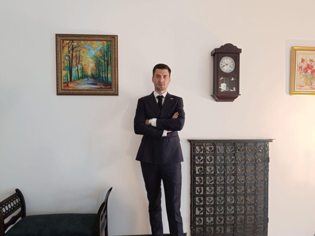 Activitatea lui Mihai Popa pentru rețeaua digitală EkoGroup 1 Activitatea lui Mihai Popa pentru rețeaua digitală EkoGroup