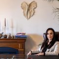 Monica Badea, director de vânzări la EkoGroup, prezintă beneficiile utilizării steagurilor direcționale în campanii publicitare